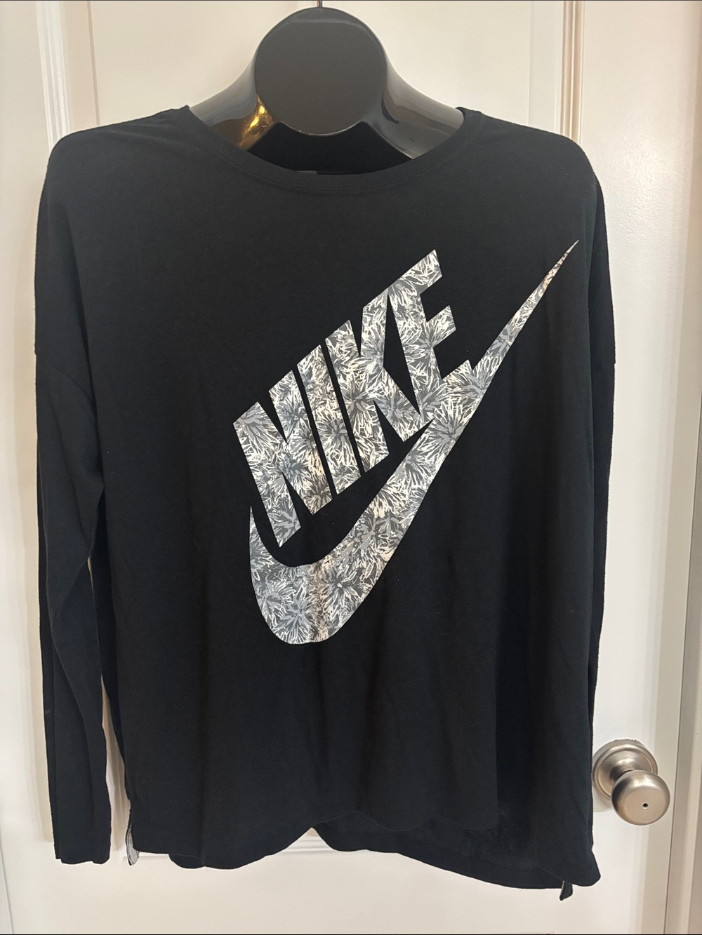Nike Women’s Black Long Sleeve Shirt size large